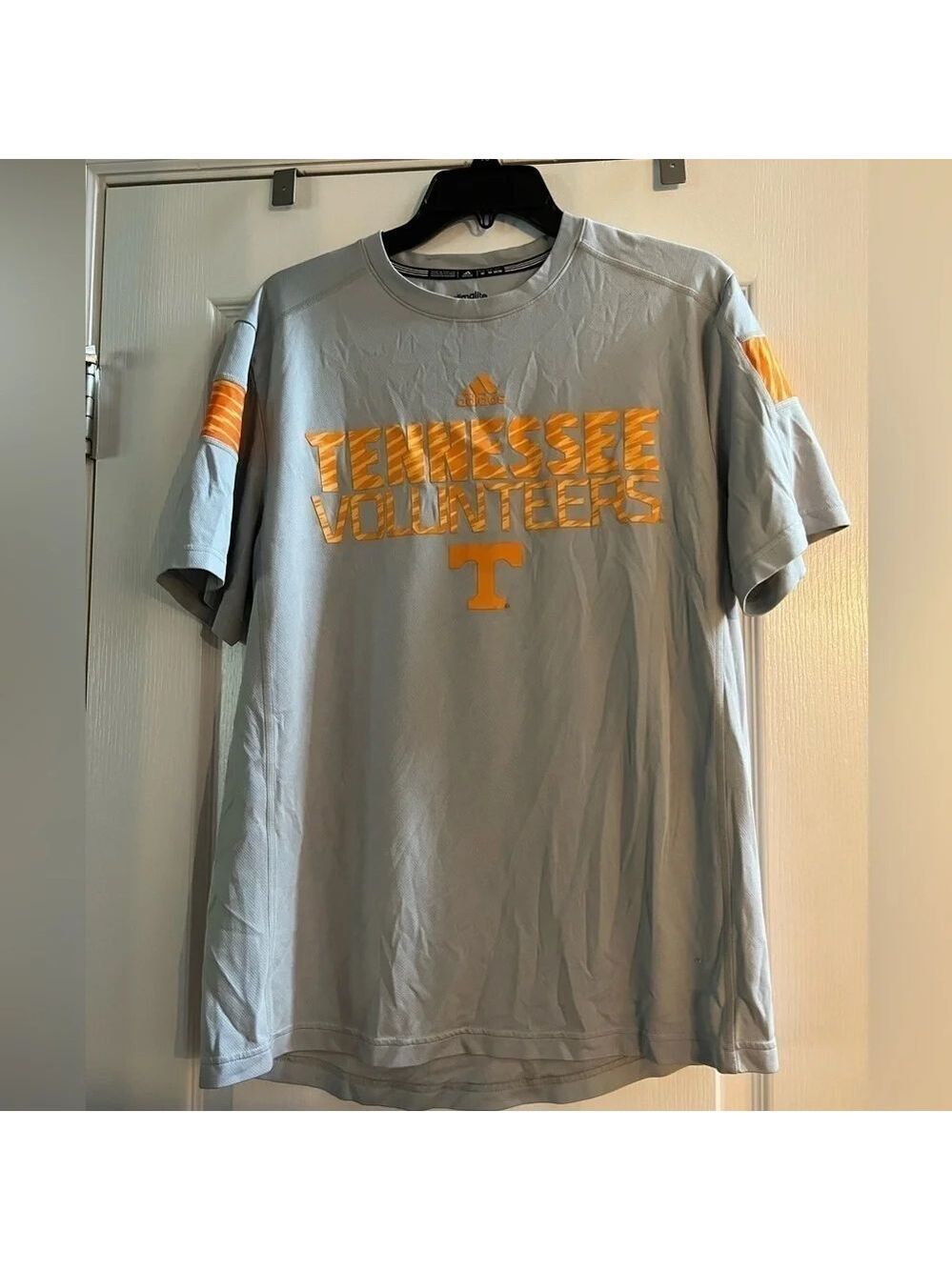Men’s Adidas Tennesse Volunteers Climalite Shirt.  Size Medium. Grey/Orange